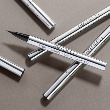 HIGH PRECISION LIQUID LINER Eyeliner do powiek z precyzyjną końcówką