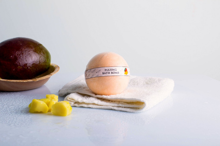 Kanu Nature Musująca kula do kąpieli Mango, 160 g