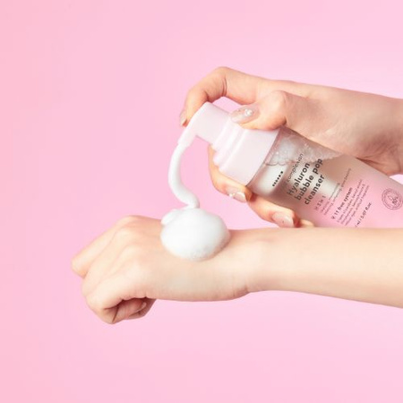 Hanskin Real Complexion Pianka oczyszczająca z kwasem hialuronowym, 150 ml