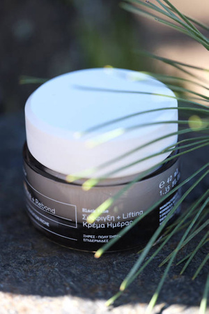 Korres Black Pine 4D BIO-SHAPELIFT Ujędrniający krem na dzień dla cery suchej i bardzo suchej