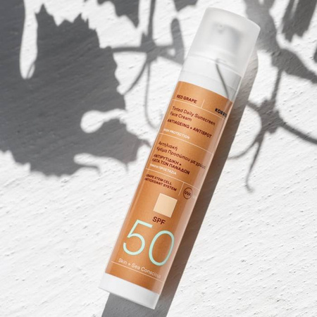 Korres koloryzujący krem ochronny do twarzy RED GRAPE Tinted Daily Sunscreen Face Cream SPF50