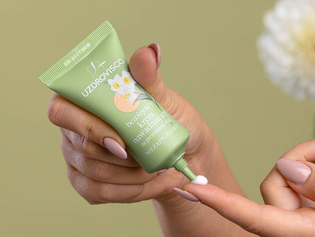 UZDROVISCO Bezolejowy krem nawadniający na promienną cerę, niezapychający 50 ml